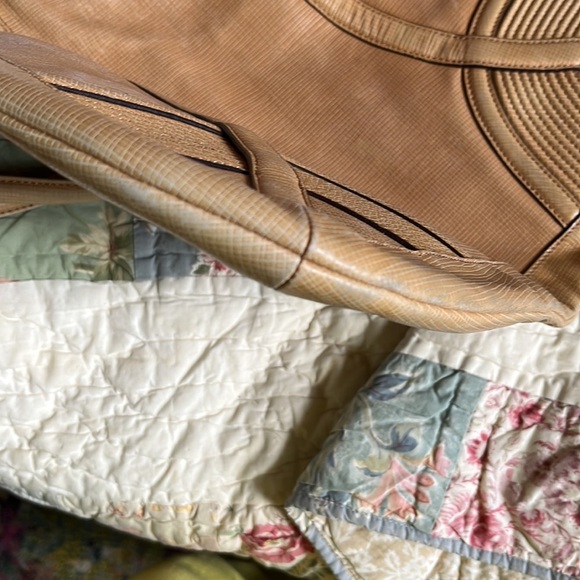 Calvin Klein   Shoulder Bag Tan  EUC 17w x 13h  Fine Stitching  hobo bag large - Picture 12 of 16